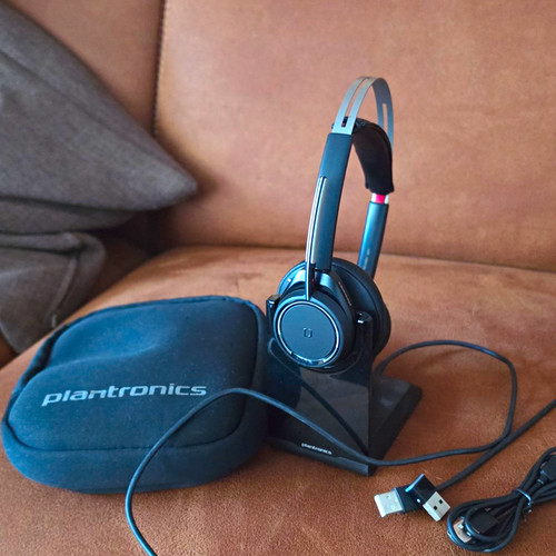 Plantronics voyager focus - plantronics,